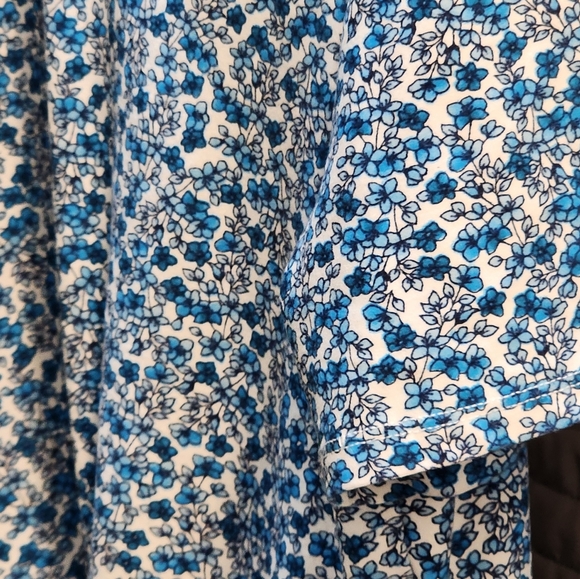 Suzy Shier Floral White and Blue Fitted Top - Picture 5 of 9